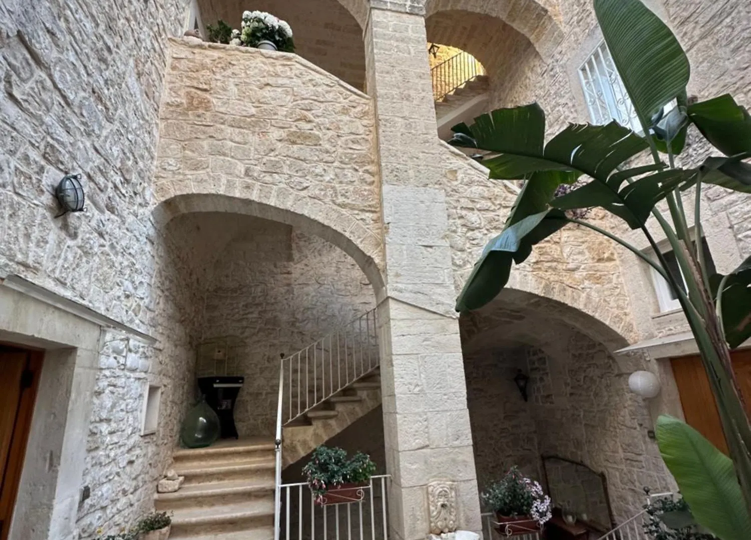 Giovinazzo Suite Santa Maria contacts